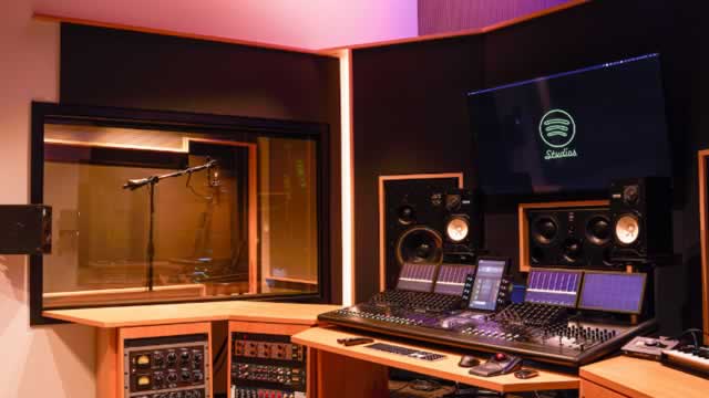 Spotify Stock Is Down 40%. Buy the Dip, or Run for the Hills?