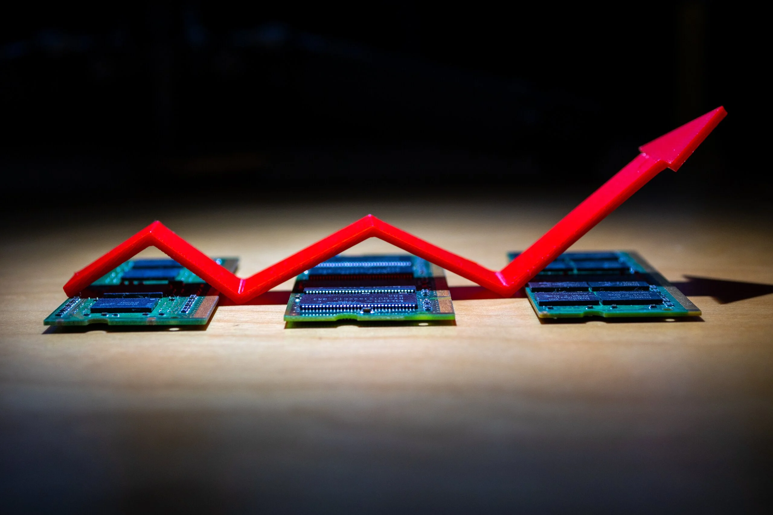 Standard Chartered Predicts Chainlink at $200 and XRP at $28 by 2030. Which Will Get There First?