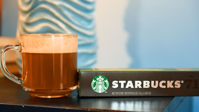 Foto von Starbucks (SBUX) Ascends But Remains Behind Market: Some Facts to Note