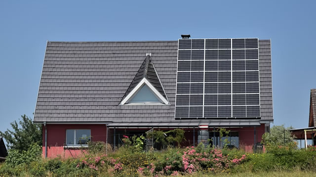 Sunrun Stock: Golden Cross Sparks Bullish Sentiment, Potential Upside