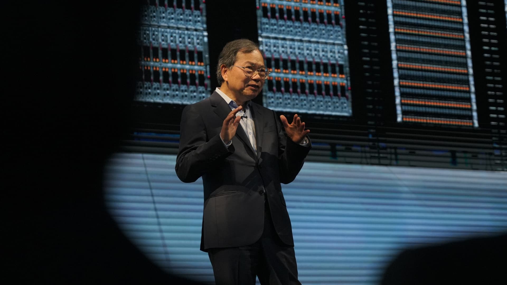 Super Micro shares fall 6% on weak preliminary results