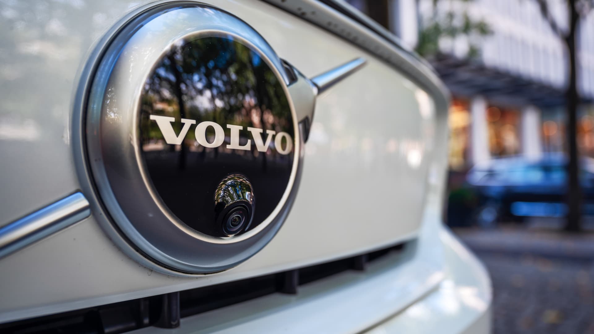 Sweden's Volvo Cars shares jump 40% after profit beat, on track for best day ever