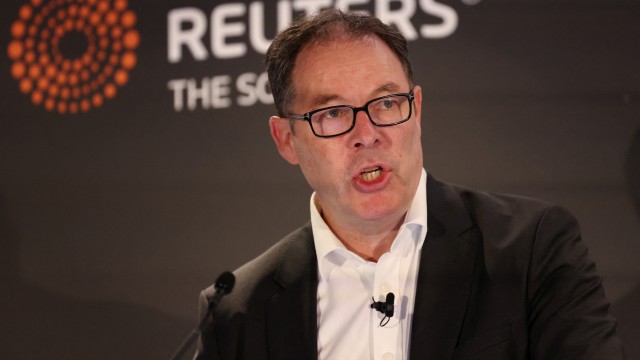 Tesco board faces heat over CEO's 10 mln pound pay package