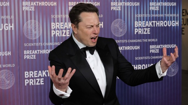 Tesla and its fans waged an unprecedented battle over Elon Musk's $56B pay package