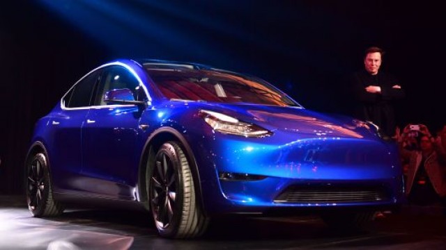 Tesla Crash Coming? Bearish Analyst Predicts 5% Stock Tumble If Musk's Pay Plan Is Voted Down — But Sees A Silver Lining