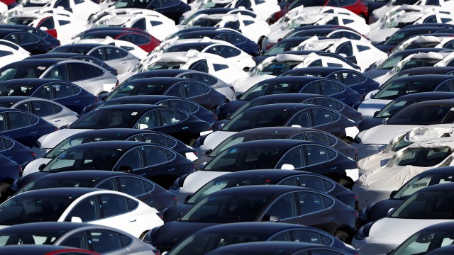 Tesla drops reference to its goal of delivering 20 mln vehicles annually in impact report