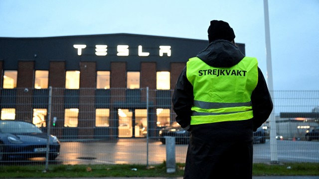 Tesla investor, Norway's KLP, to support collective bargaining motion at EV maker's annual meeting