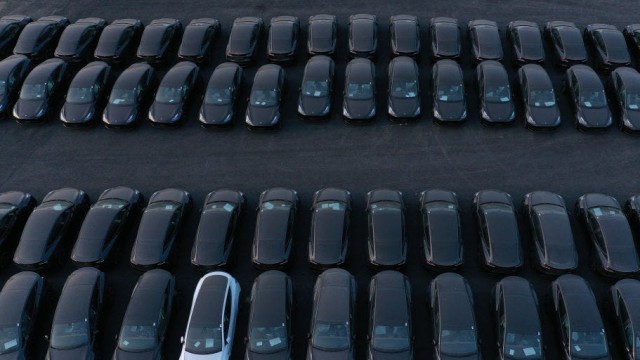 Tesla is turning on the charm after leasing and rental-car companies say the value of their fleets have plummeted, but it may not be enough: report