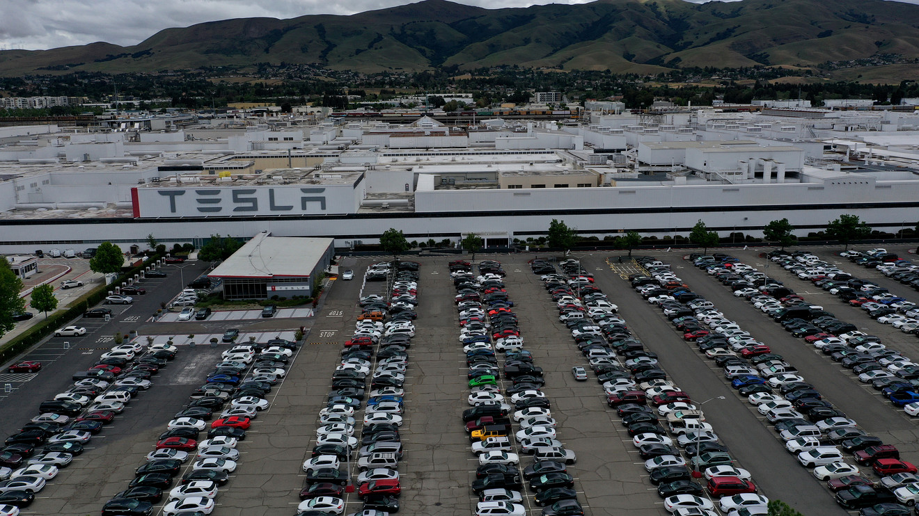 https://images.financialmodelingprep.com/news/tesla-plans-780-million-bond-deal-pegged-to-vehicle-20200728.jpg
