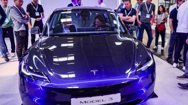 Tesla recalls more than 125,000 EVs, will issue an over-the-air software update