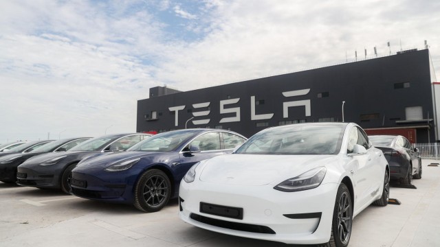Tesla Recalls Over 125,000 Cars For Faulty Seat Belt Warning