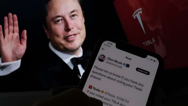 Tesla shareholders back huge payout for CEO Musk, company says