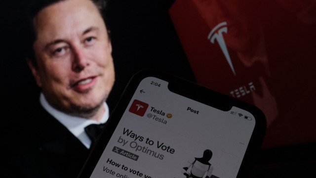 Tesla shareholders vote to reinstate Elon Musk's $56 billion pay package