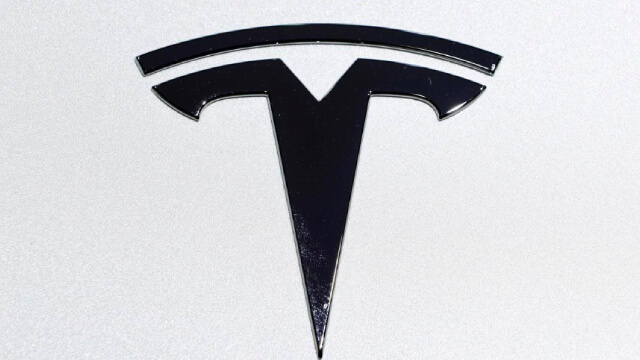 Tesla Stock Drops as Glass Lewis Urges Shareholders to Reject Musk Pay Package