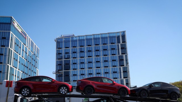 Tesla to recall over 125,000 vehicles over seat belt warning system