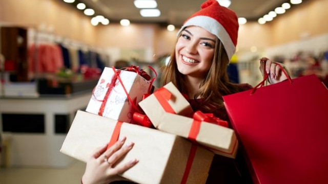 https://images.financialmodelingprep.com/news/thanksgiving-weekend-sales-hit-a-record-etfs-to-tap-20231130.jpg