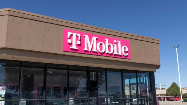 T-Mobile announces a $4.4 billion deal with U.S. Cellular