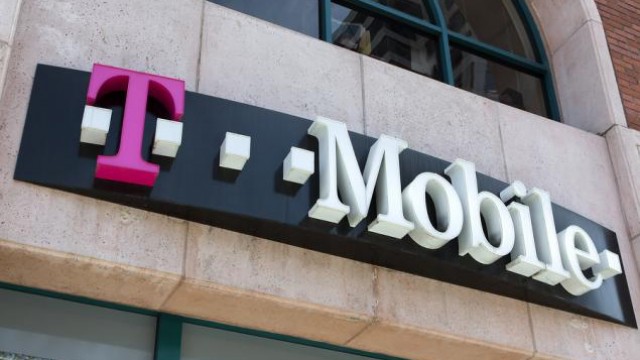 T-Mobile (TMUS) Boosts Network With US Cellular Asset Buyout