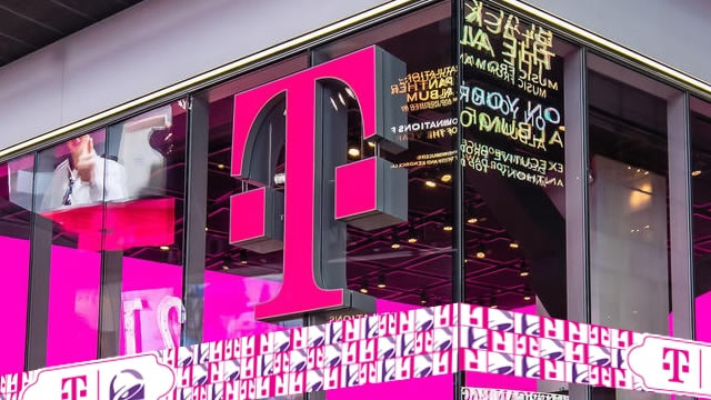 TMUS Raises Cash Flow Outlook After Another Strong Earnings Quarter