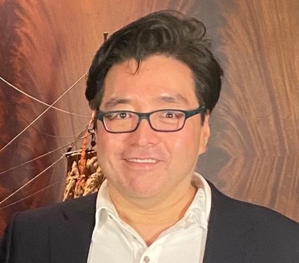 Tom Lee Says Ethereum Could Outperform Bitcoin as ETH/BTC Ratio Signals Altcoin Strength