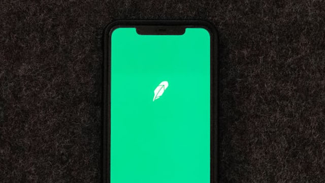 Tom Lee's top core stock ideas: Avoid Robinhood in 2026