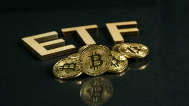 https://images.financialmodelingprep.com/news/top-performing-etfs-crypto-etfs-run-the-table-20230417.jpg