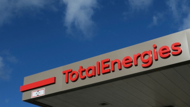 TotalEnergies strikes supply deal with Dangote on Nigerian refinery, says CEO