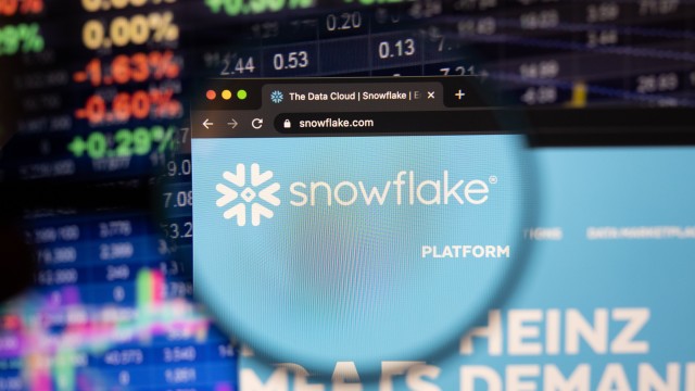 Trading Strategies For Snowflake Stock Post Q1 Print, Spear Alpha Bounces In Uptrend As Nvidia Flies Higher - Snowflake (NYSE:SNOW)