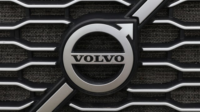 Foto von Truckmaker Volvo to buy Proterra's battery business for $210 mln