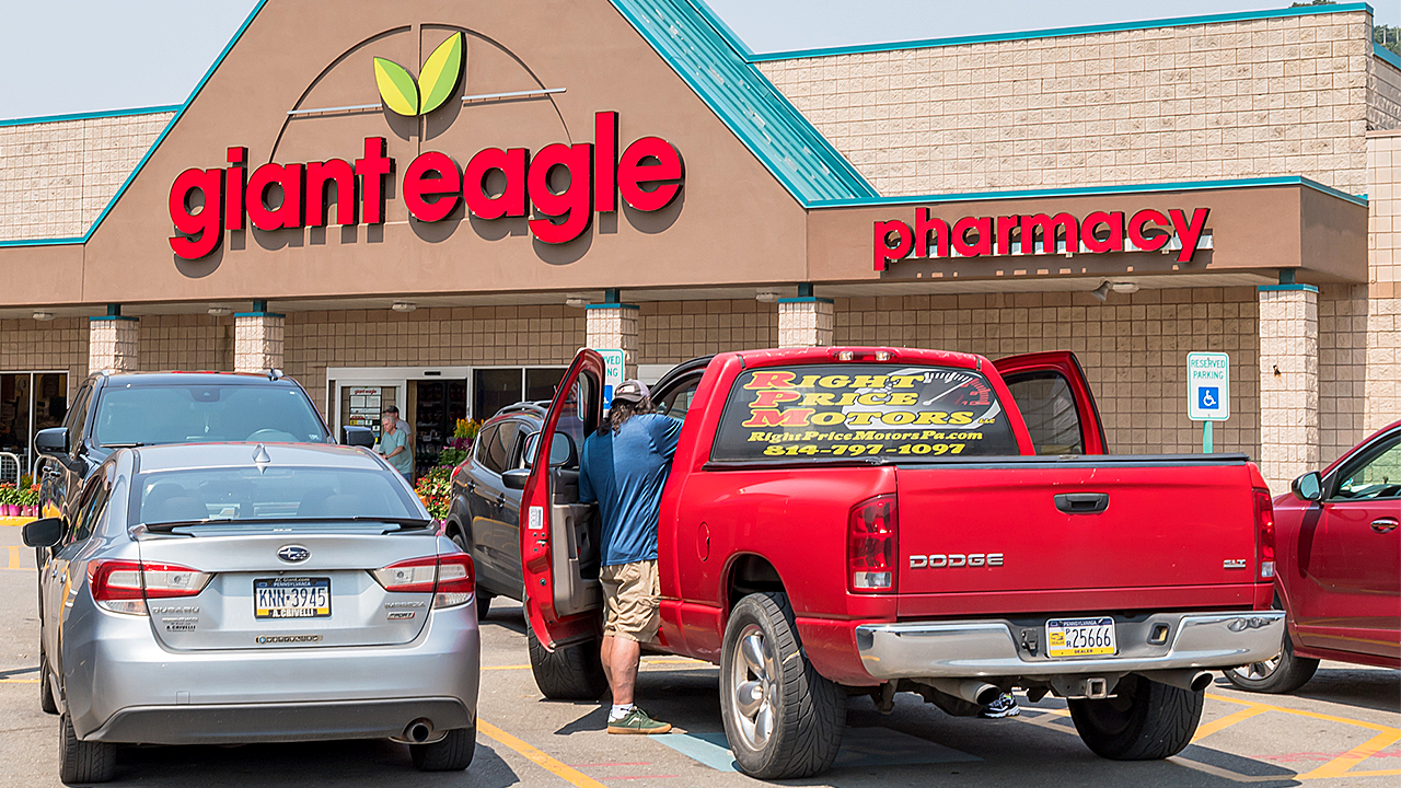 Trump touts Giant Eagle price cuts on more than 300 products through Labor Day