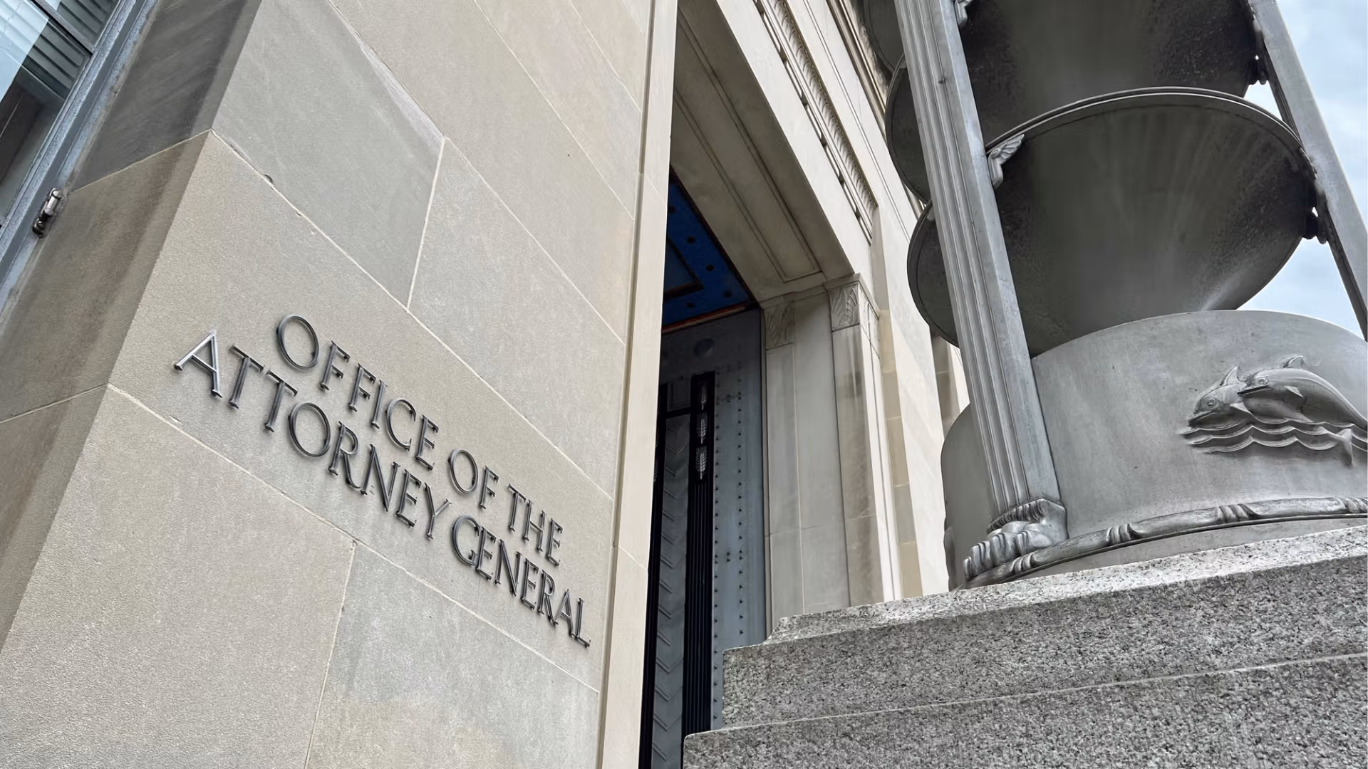 Two Robinhood engineers charged with insider trading using Hyperliquid perpetuals