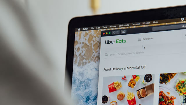Uber stock price analysis: buy the Tesla robotaxi fear dip?
