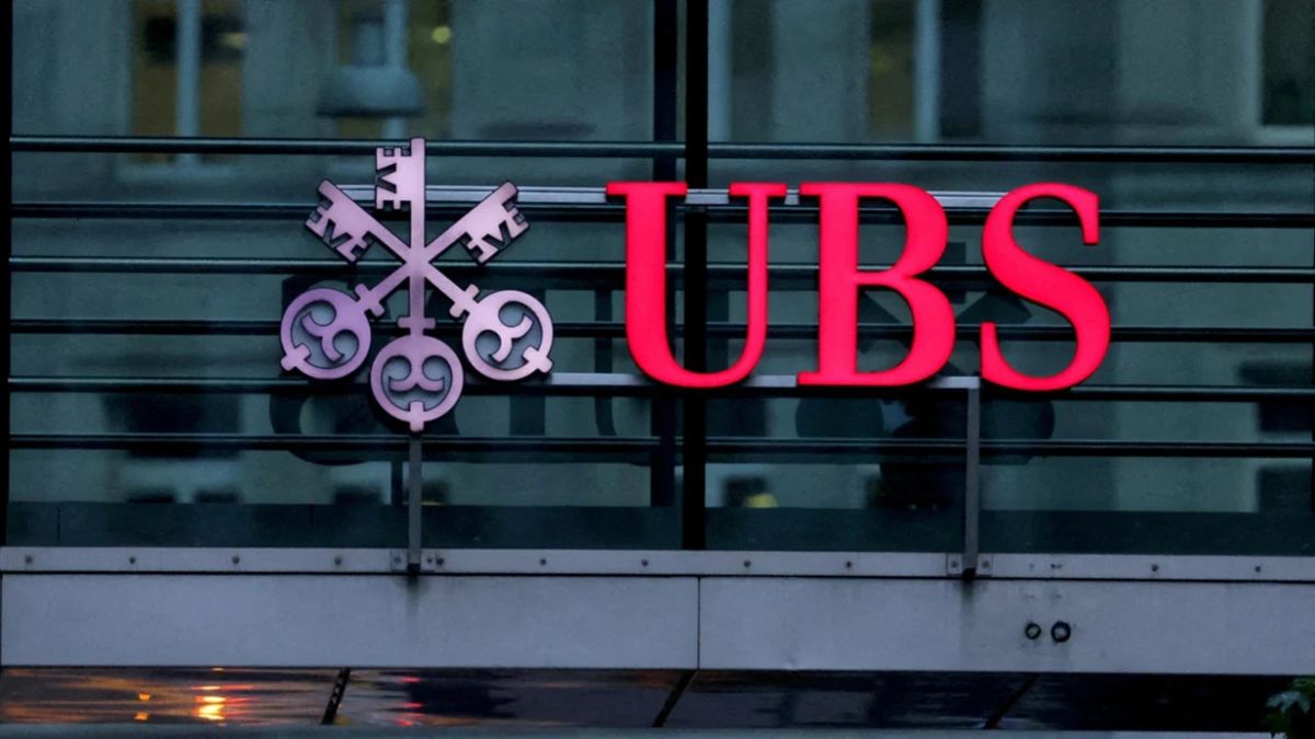 UBS Bitcoin Calls Explode 2,338% as ETF Holdings Edge Higher