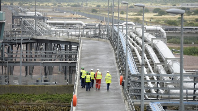 UK's National Grid seeks buyer for Europe's biggest LNG terminal