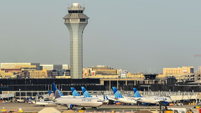 United Airlines gains altitude as record passenger figures fuel profit