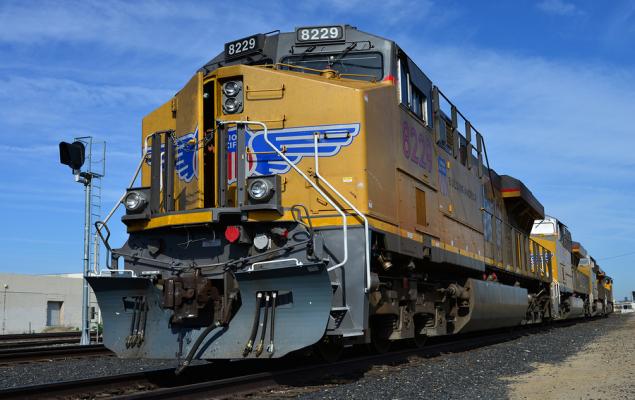 UNP Strong on Dividends & Buybacks Amid Freight Weakness