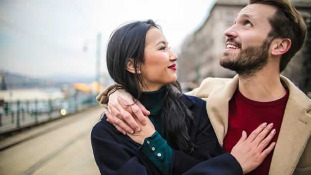 URBN Q4 Earnings & Sales Beat Estimates on Strong Brand Momentum