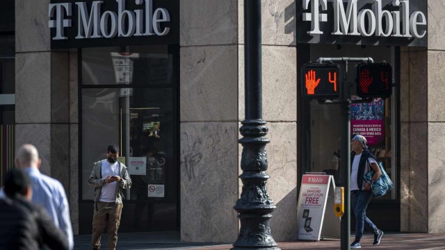 US Cellular Surges as T-Mobile To Pay $4.4B for Most of Carrier's Operations