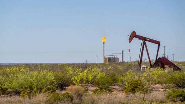 U.S. crude oil extends gains, trades above $78 as Department of Energy sees supply deficit