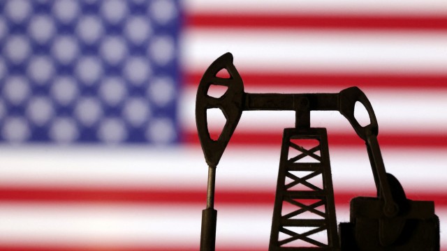 US drillers add oil and gas rigs for first time in four weeks - Baker Hughes