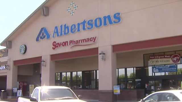 US judge blocks $25m Kroger-Albertsons grocery chain merger