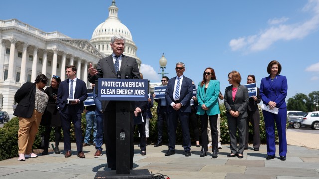 US lawmakers urge Justice Department to probe climate deception by Big Oil
