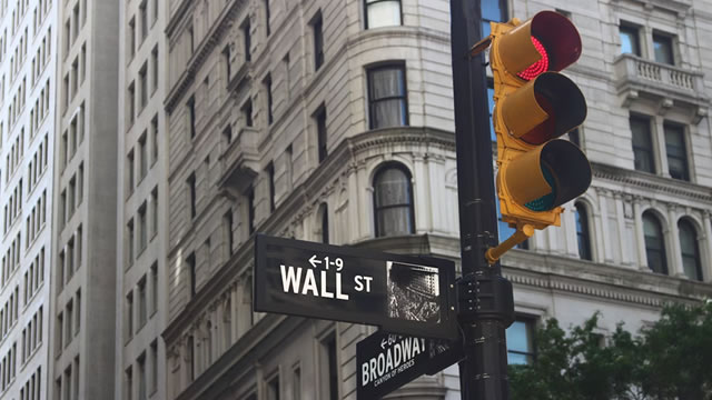 US stocks crash at open: Dow slips 500 points, S&P down 1%