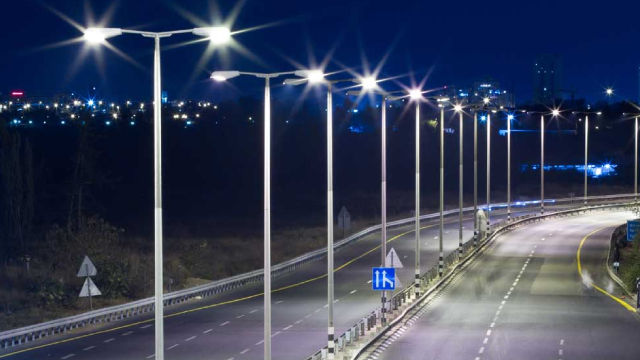 Utilities Go Green: Will Strengthening Renewable Focus Benefit NEE?