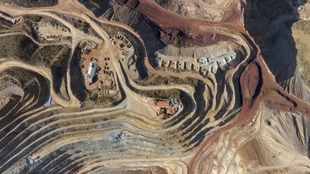 Vale: Rising Iron Ore Prices A Boon, But Momentum Challenges Persist