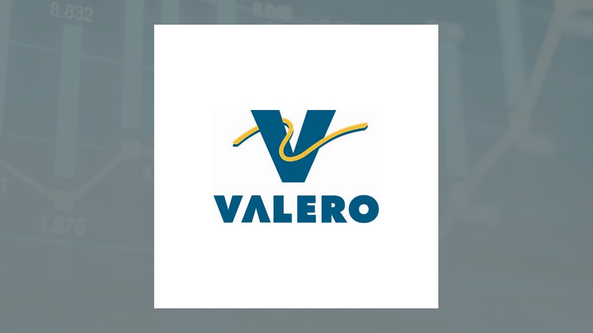 Valero Energy (NYSE:VLO) Reaches New 1-Year High Following Analyst Upgrade