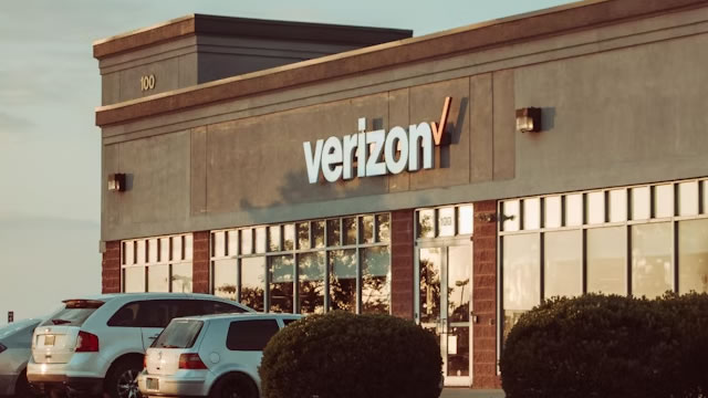 Verizon Communications (VZ) Stock Falls Amid Market Uptick: What Investors Need to Know