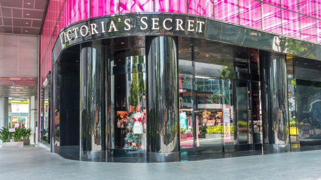 Victoria's Secret stock: Is this fallen angel a buy ahead of earnings?