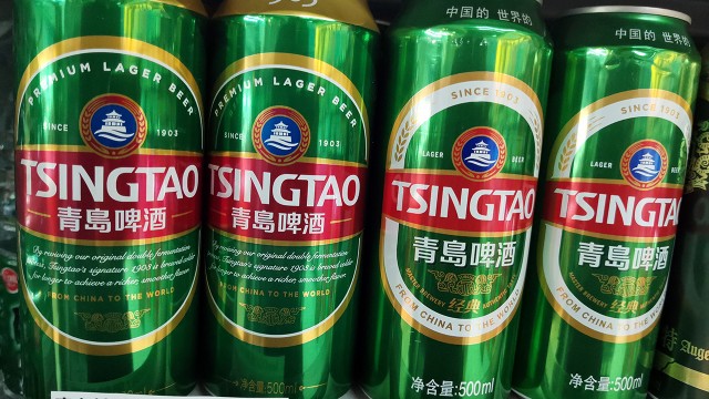 Foto von Video of man urinating into vat of Tsingtao beer ingredients prompts investigation