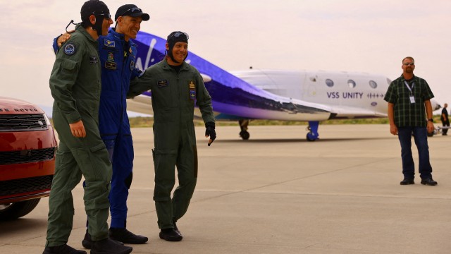 Virgin Galactic spaceplane takes tourists on flight